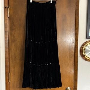 Excellent Velvet Southwest Black Layered stretch waist skirt with silver studs